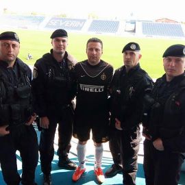  Un jandarm mehedinÈ›ean a participat la meciul caritabil Steaua - ACS LuceafÄƒrul, pentru ajutorarea unui tÃ¢nÄƒr fotbalist